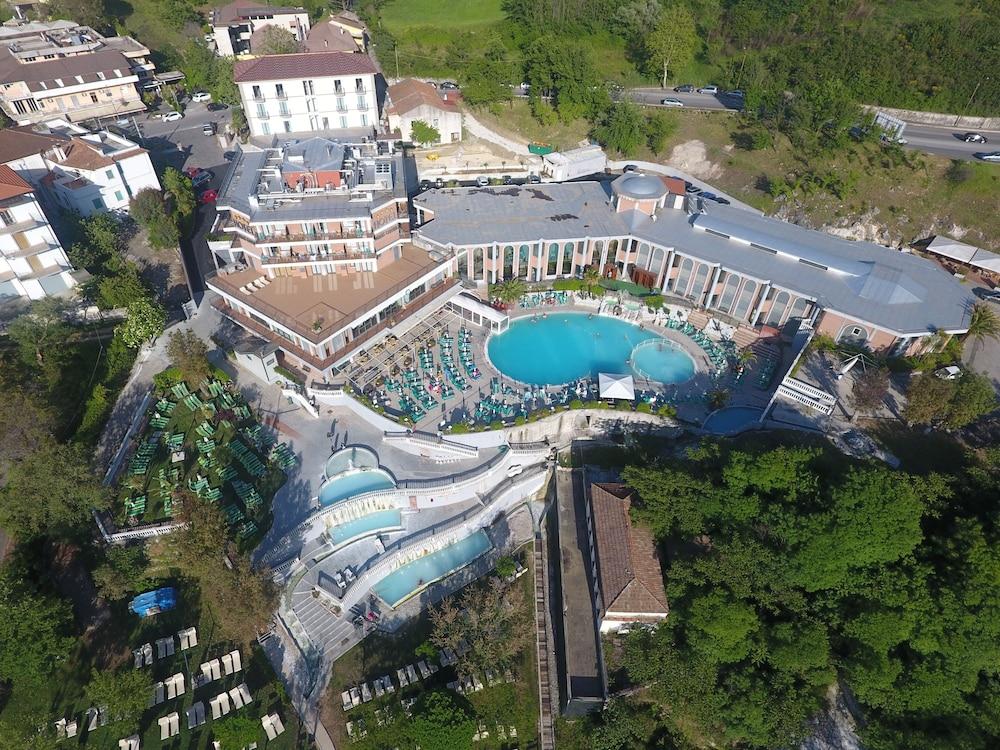 Hotel Terme Capasso コントゥルシ エクステリア 写真